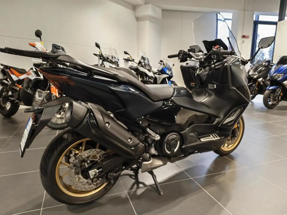 Yamaha T-Max 560 Tech Max (2022 - 24) (5)