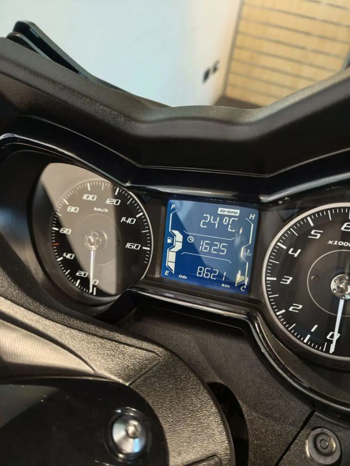 Yamaha X-Max 300 (2021 - 24) (7)