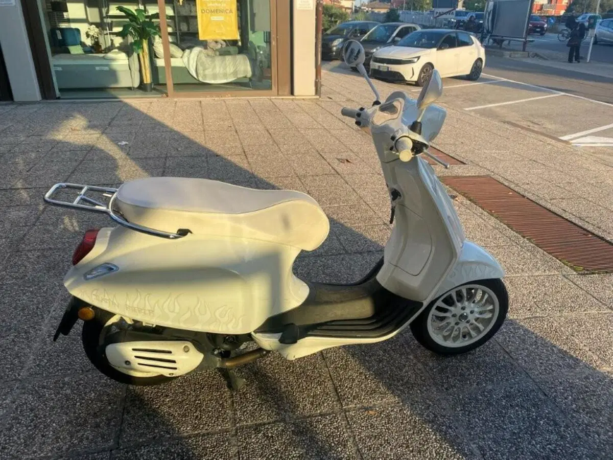 Vespa Sprint 50 Justin Bieber (2022 - 24) (4)