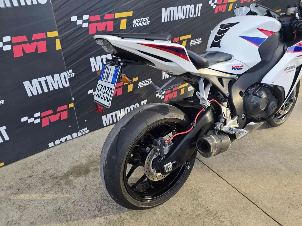 Honda CBR 1000 RR Fireblade (2012 - 16) (4)