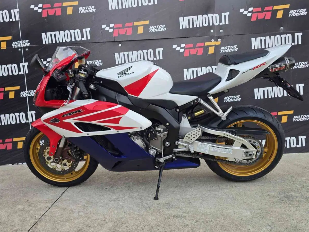 Honda CBR 1000 RR Fireblade (2004 - 05) (2)