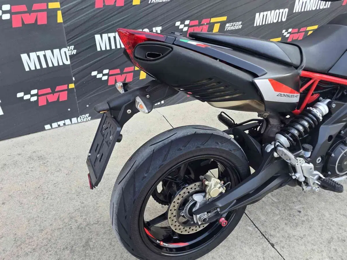 Aprilia Dorsoduro 900 (2017 - 20) (6)