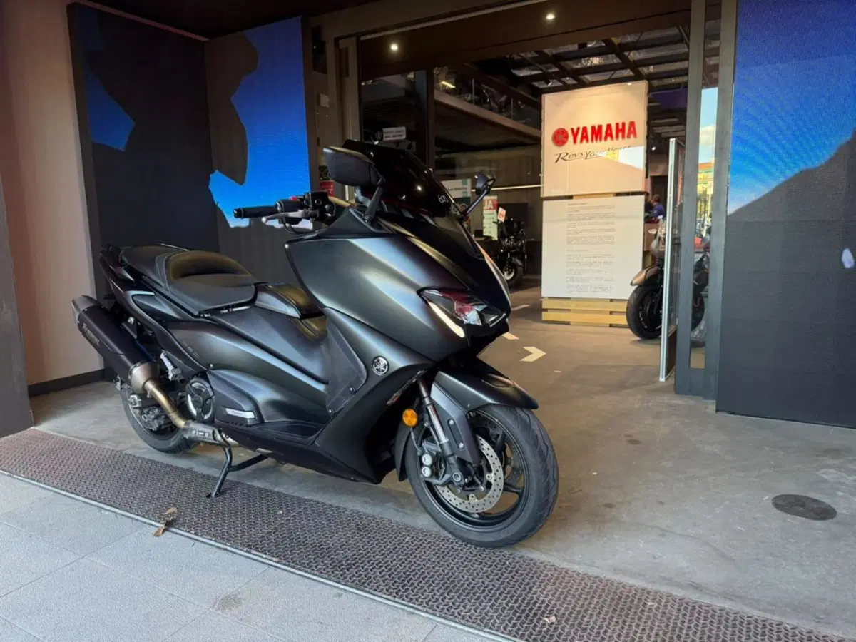 Yamaha T-Max 560 (2020 - 21) (3)