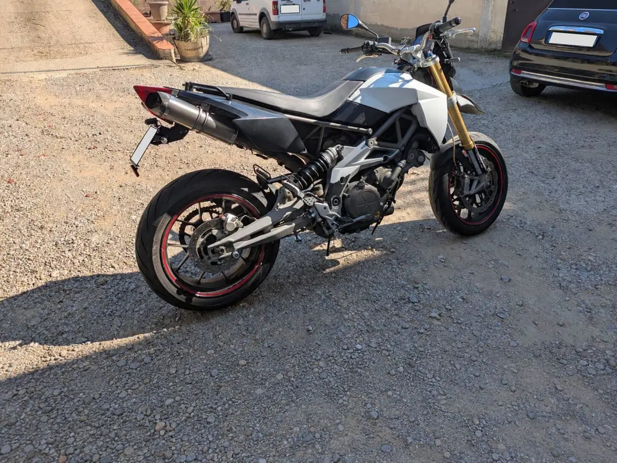 Aprilia Dorsoduro 750 Factory (2010 - 13) (3)
