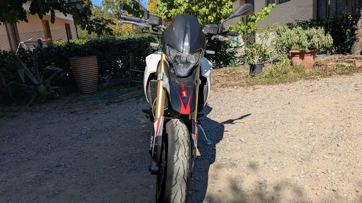 Aprilia Dorsoduro 750 Factory (2010 - 13) (4)