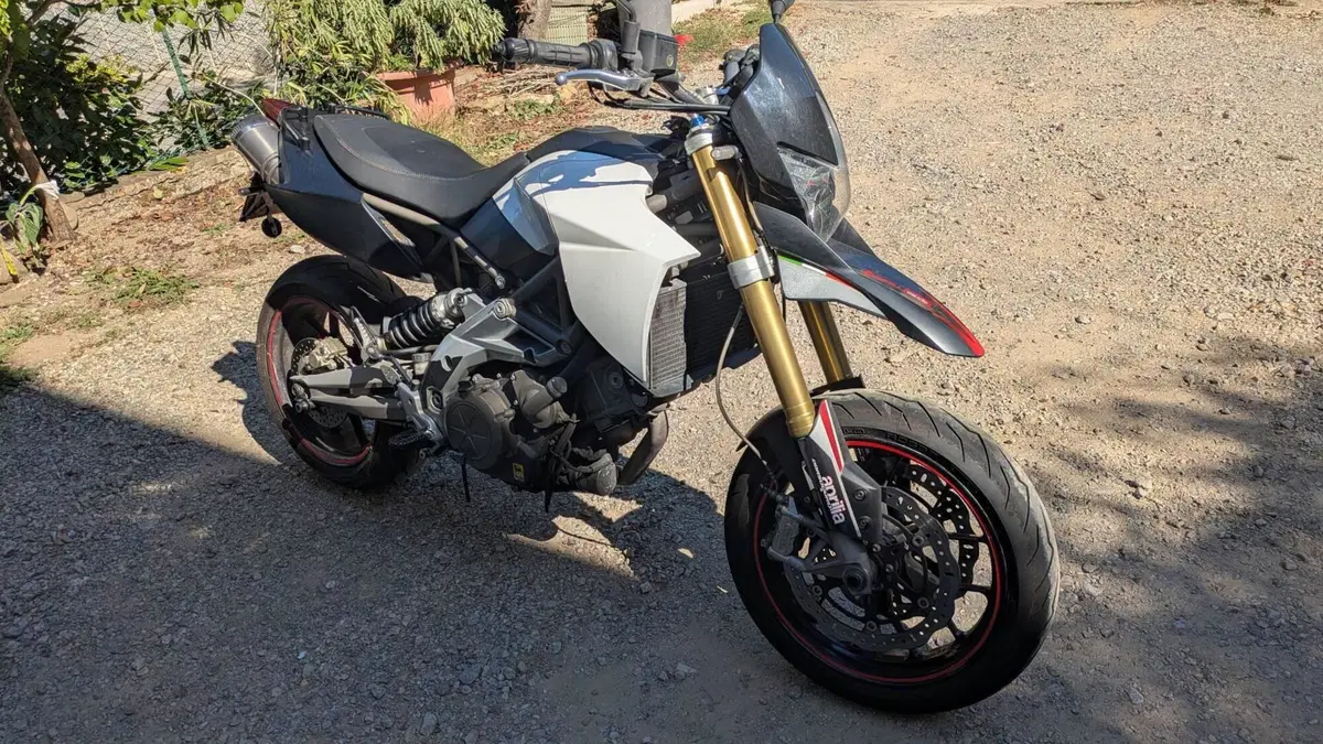 Aprilia Dorsoduro 750 Factory (2010 - 13) (5)