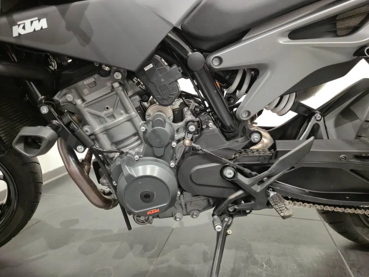 KTM 790 Duke L (2023 - 24) (10)