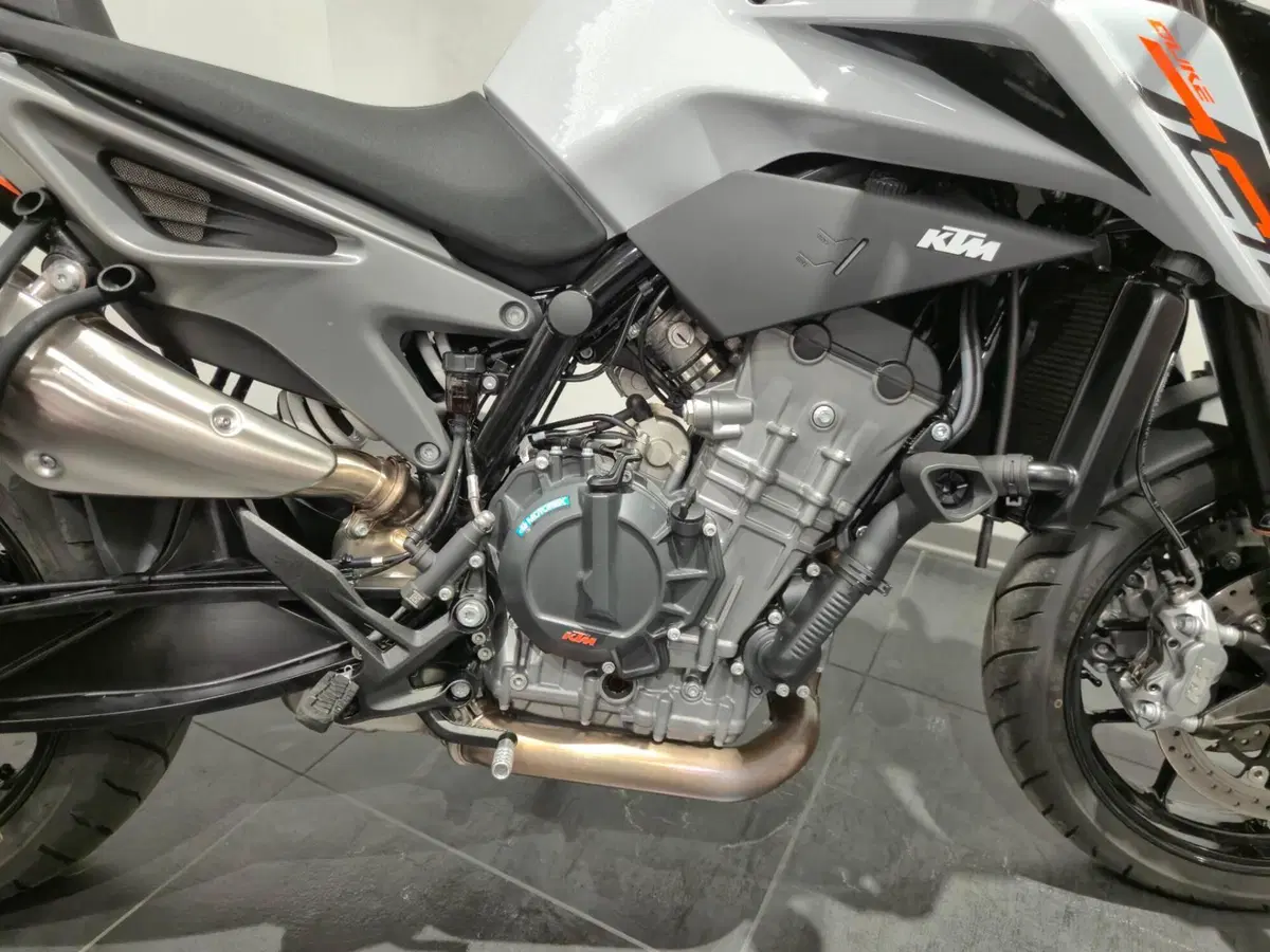 KTM 790 Duke L (2023 - 24) (13)