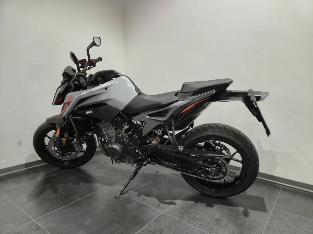 KTM 790 Duke L (2023 - 24) (9)