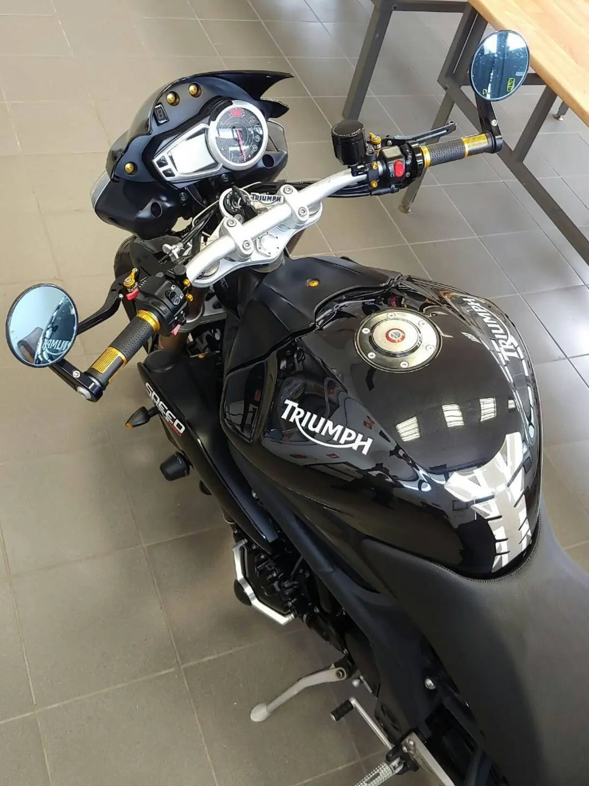 Triumph Speed Triple 1050 (2011 - 13) (5)