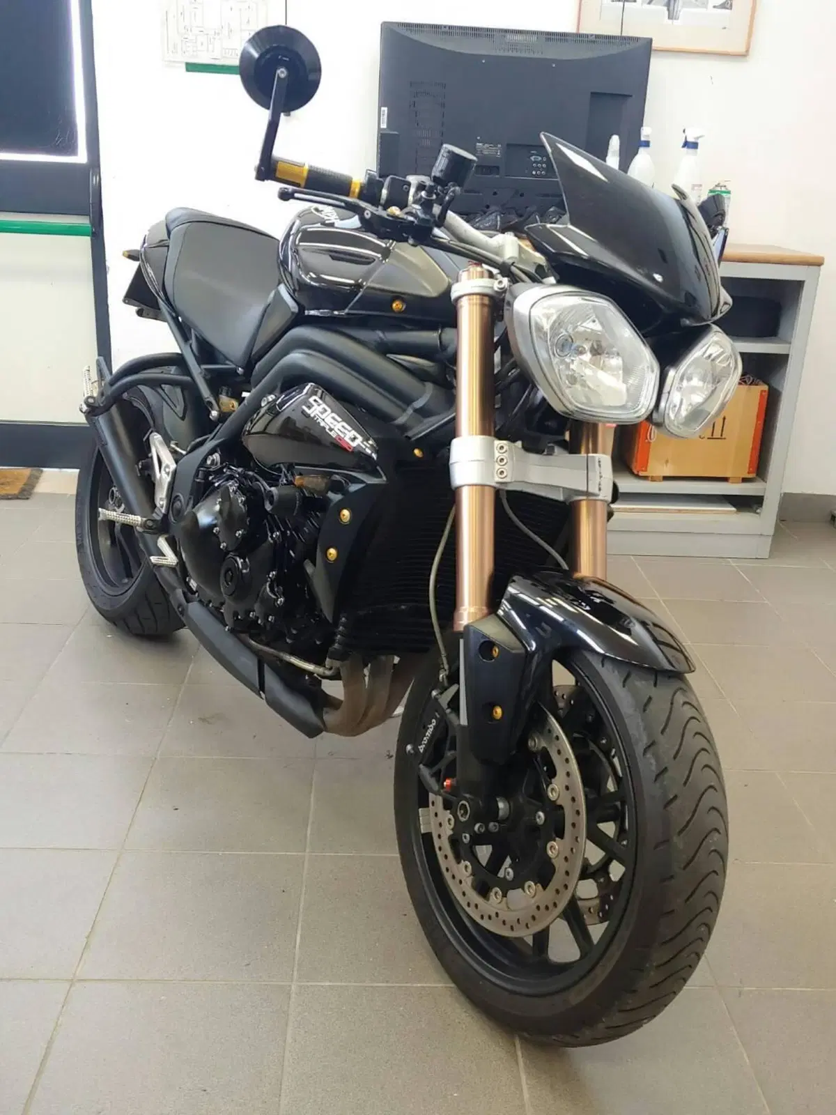 Triumph Speed Triple 1050 (2011 - 13) (7)