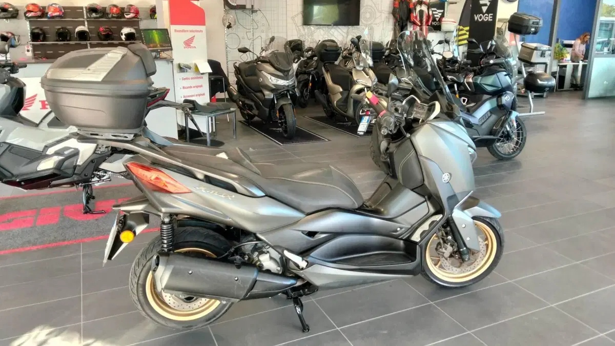 Yamaha X-Max 300 Tech Max (2020) (2)