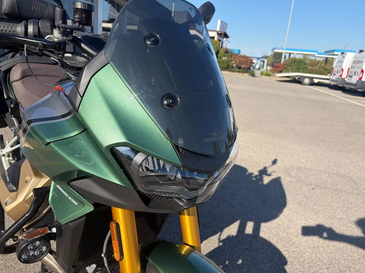 Moto Guzzi V100 Mandello S (2022 - 24) (6)