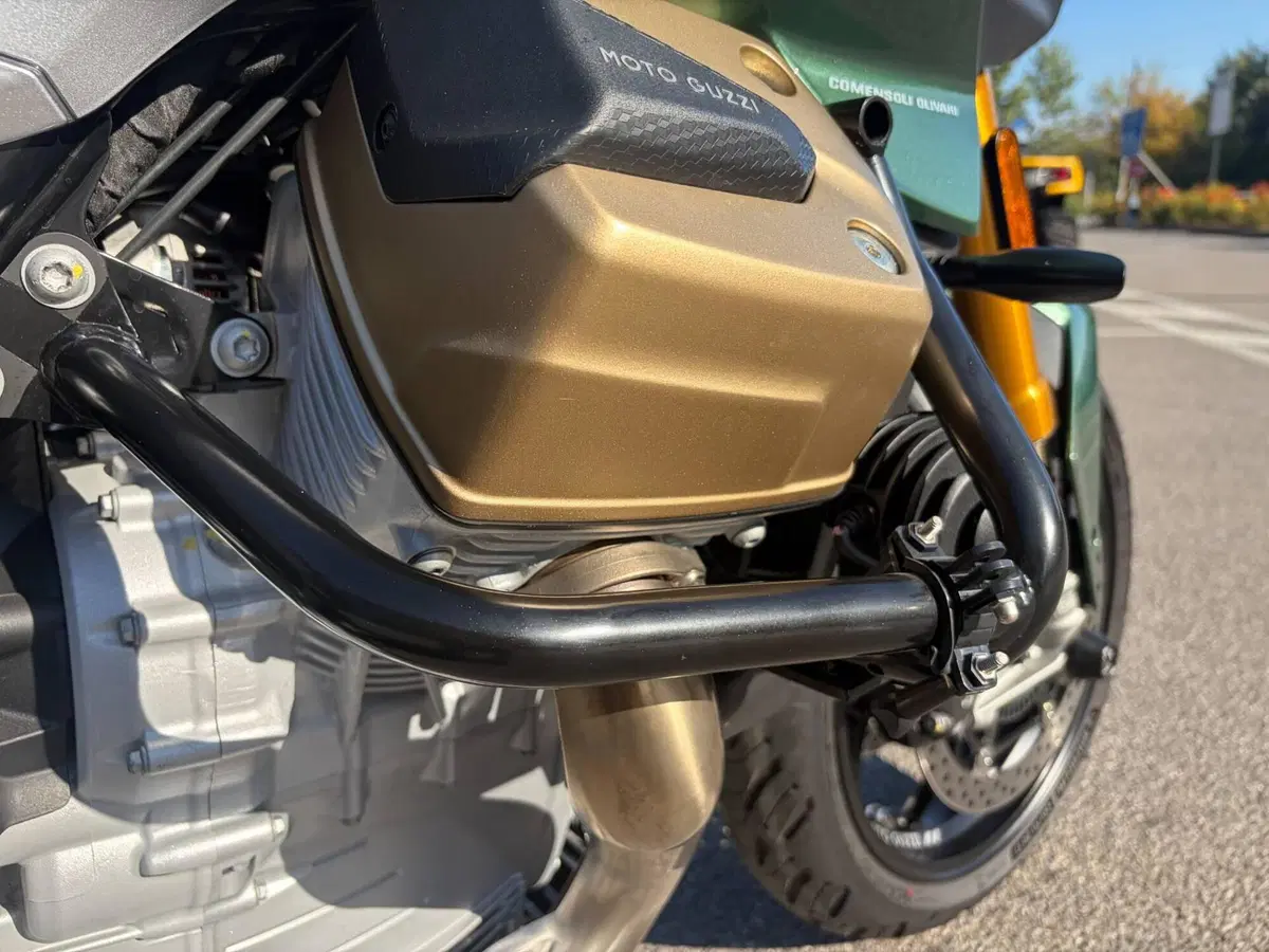 Moto Guzzi V100 Mandello S (2022 - 24) (13)