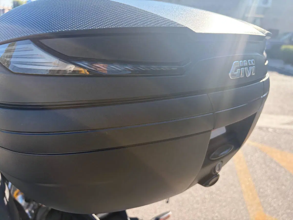 Moto Guzzi V100 Mandello S (2022 - 24) (14)