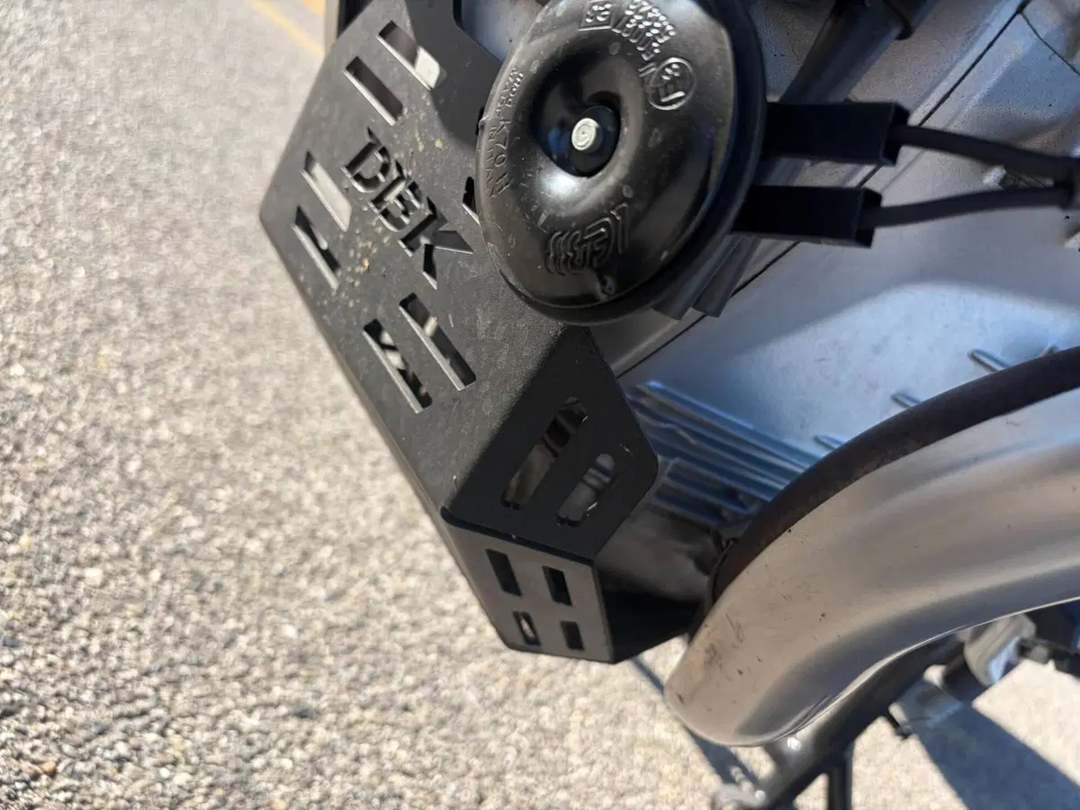 Moto Guzzi V100 Mandello S (2022 - 24) (16)
