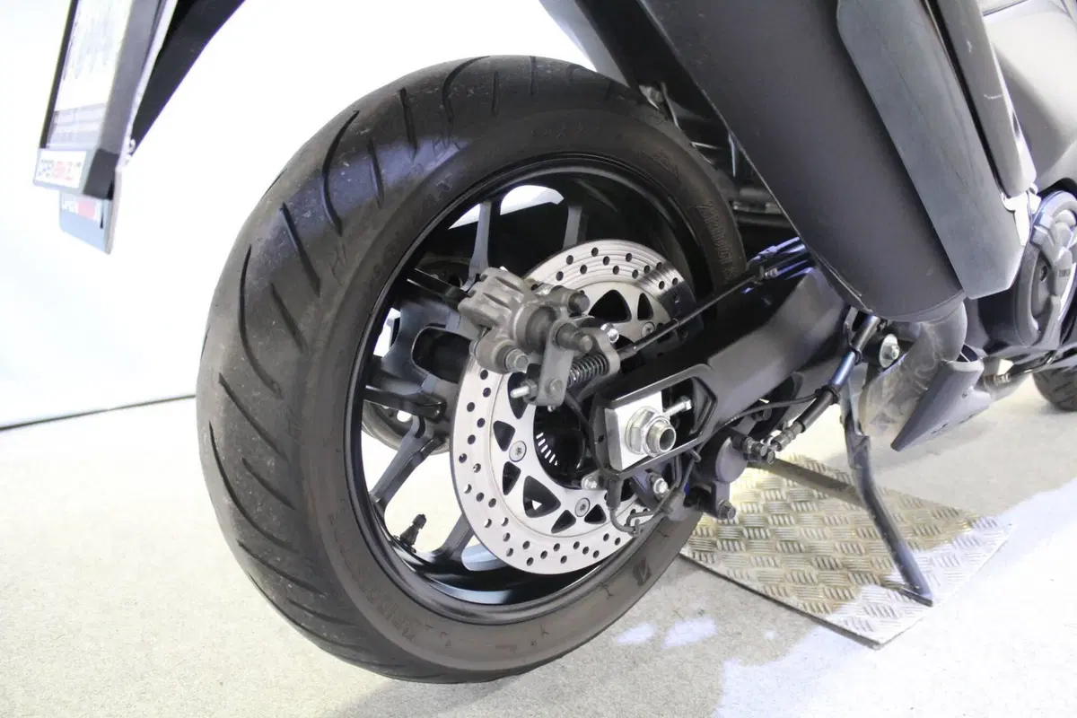 Yamaha T-Max 560 (2022 - 24) (6)