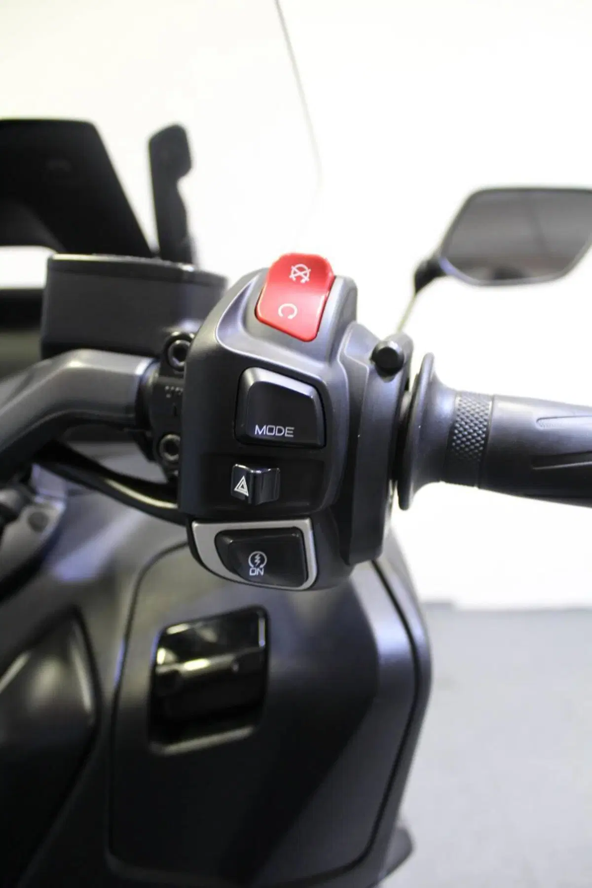 Yamaha T-Max 560 (2022 - 24) (11)