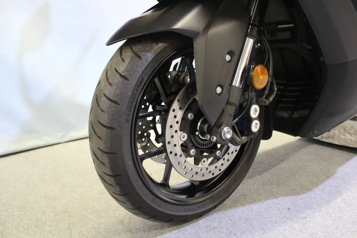 Yamaha T-Max 560 (2022 - 24) (14)