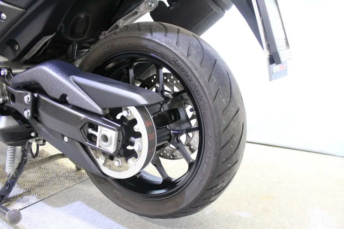 Yamaha T-Max 560 (2022 - 24) (15)