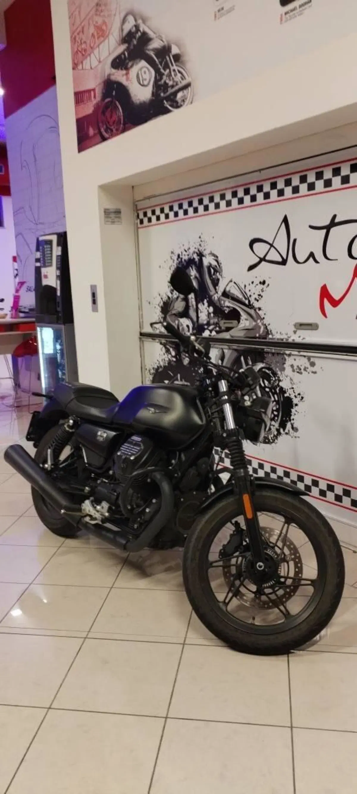 Moto Guzzi V7 Stone (2021 - 24) (2)