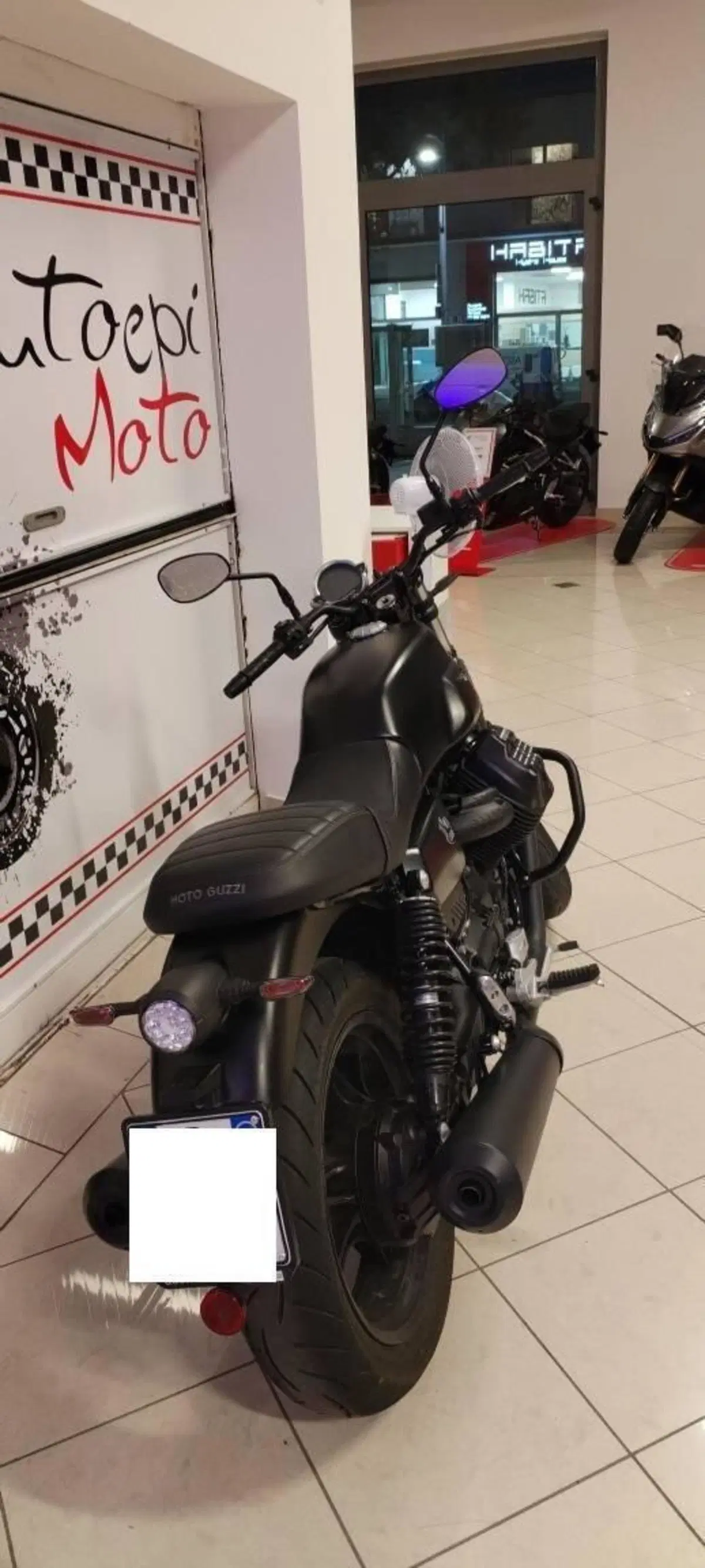 Moto Guzzi V7 Stone (2021 - 24) (4)