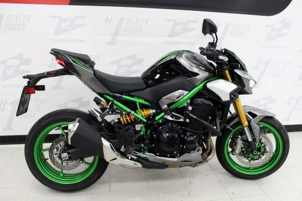 Kawasaki Z 900 SE (2025 - 27) (2)