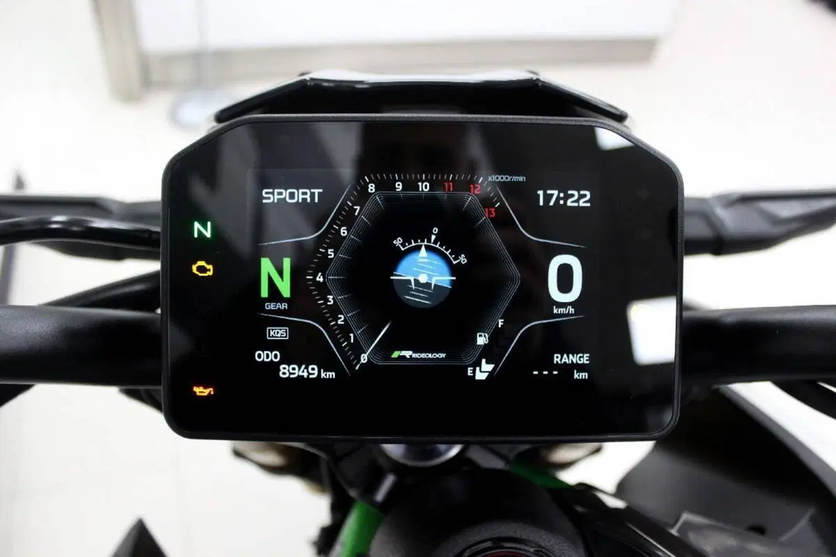 Kawasaki Z 900 SE (2025 - 27) (6)