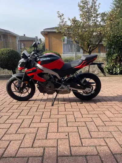 Aprilia Tuono 457 (2025 - 26) usata