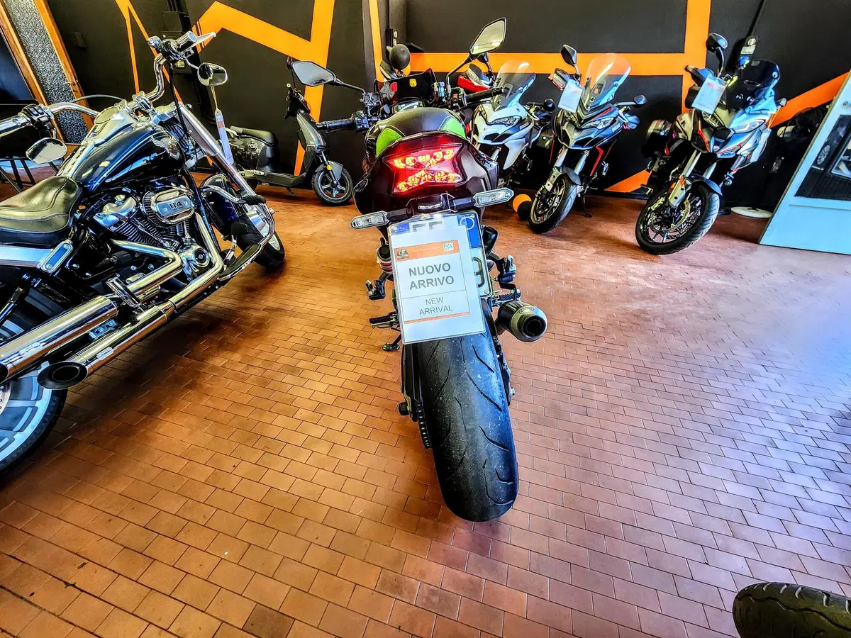 Kawasaki Z 900 SE (2022 - 24) (4)