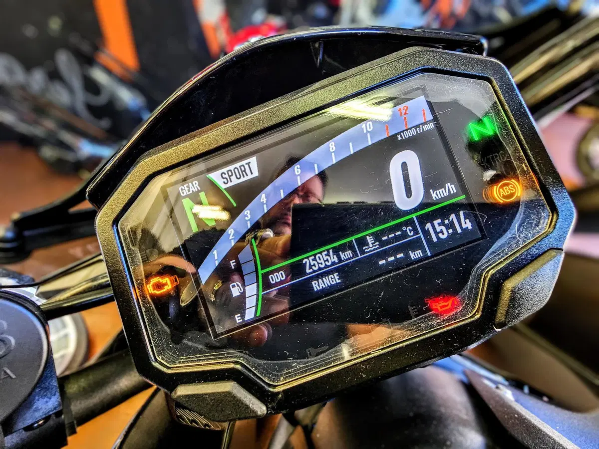 Kawasaki Z 900 SE (2022 - 24) (5)
