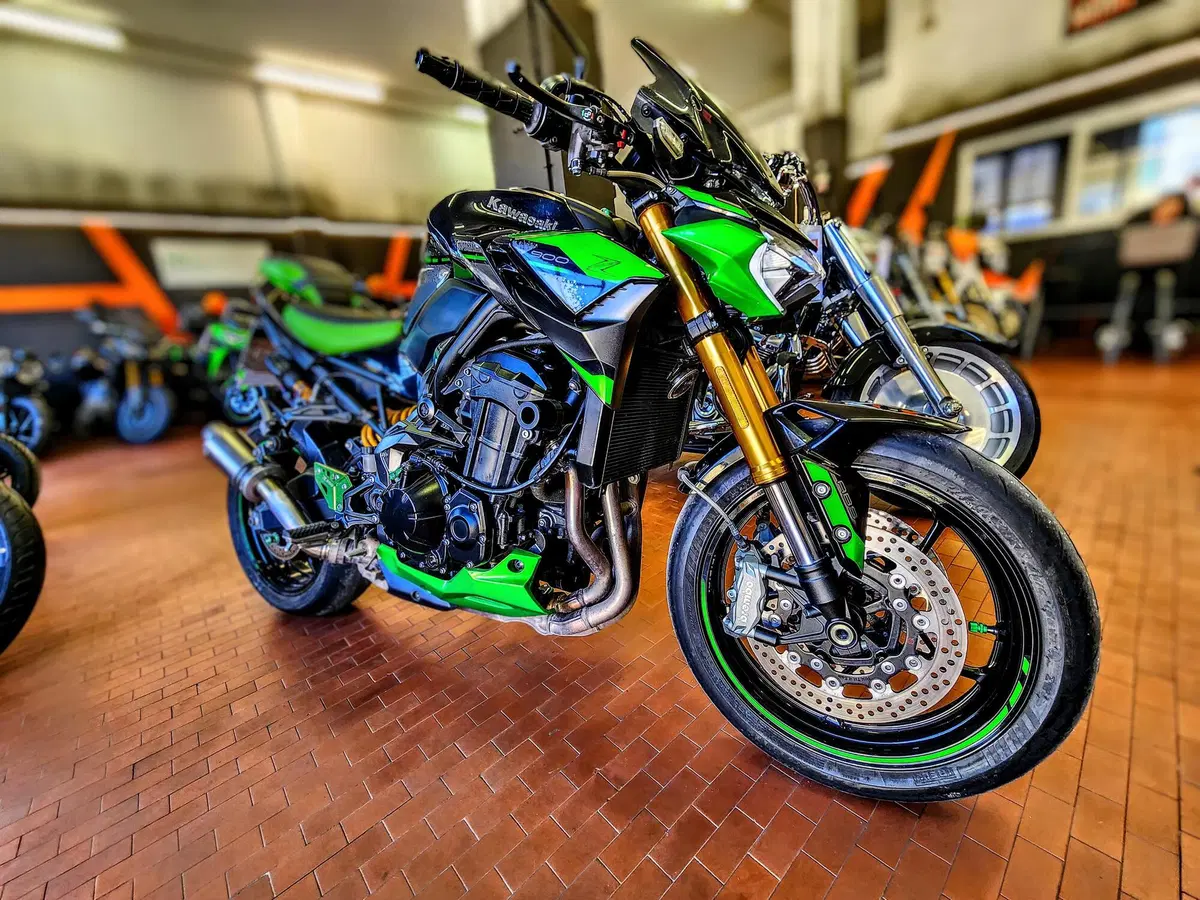 Kawasaki Z 900 SE (2022 - 24) (6)