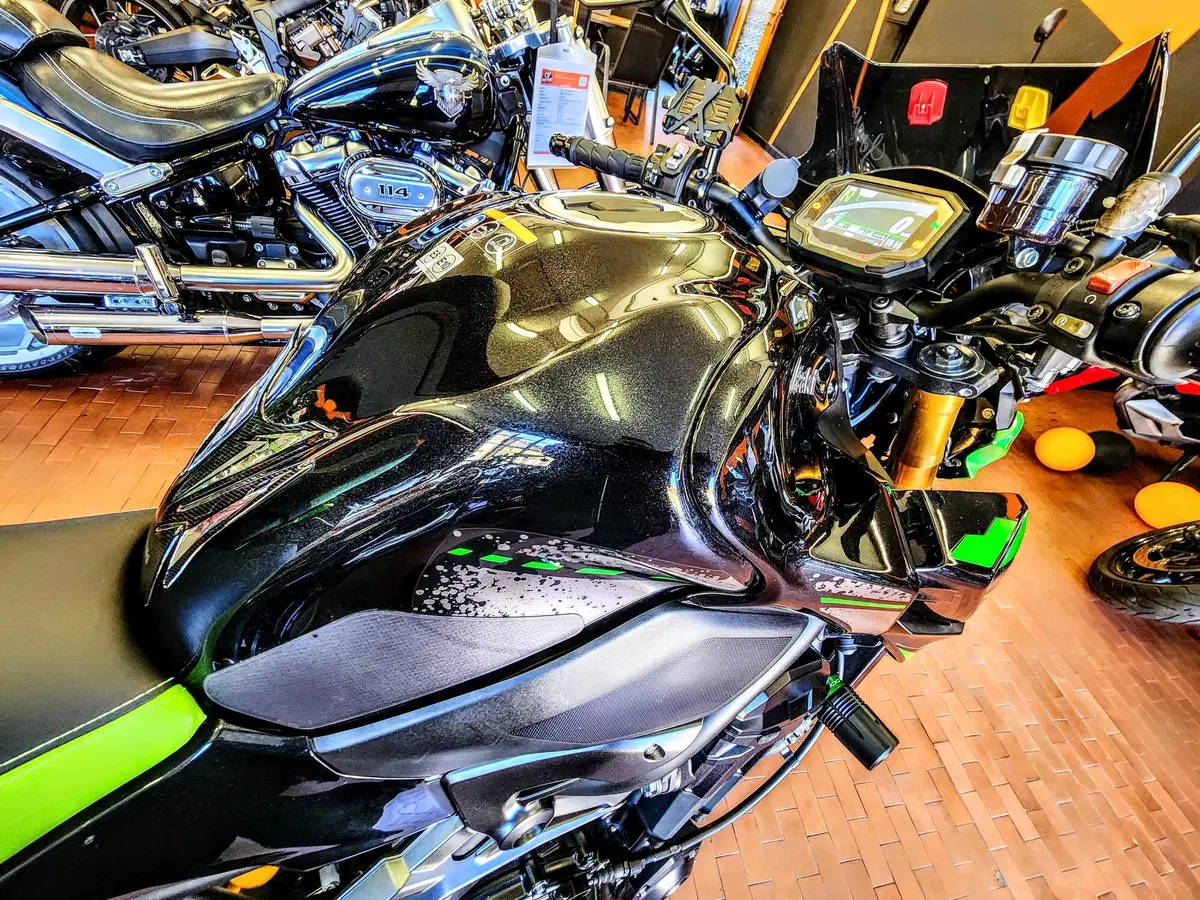 Kawasaki Z 900 SE (2022 - 24) (8)