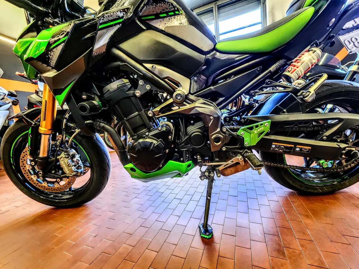 Kawasaki Z 900 SE (2022 - 24) (12)