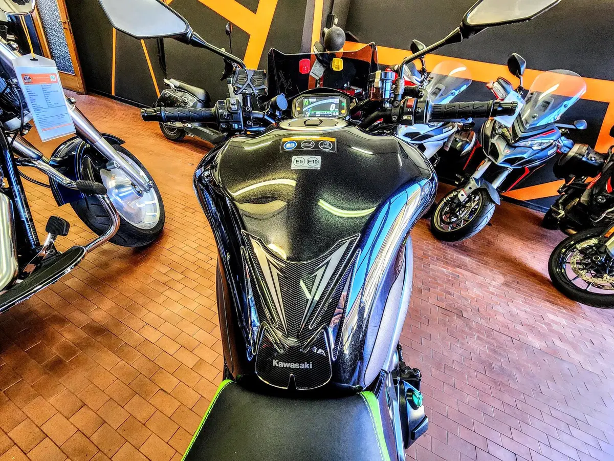 Kawasaki Z 900 SE (2022 - 24) (18)