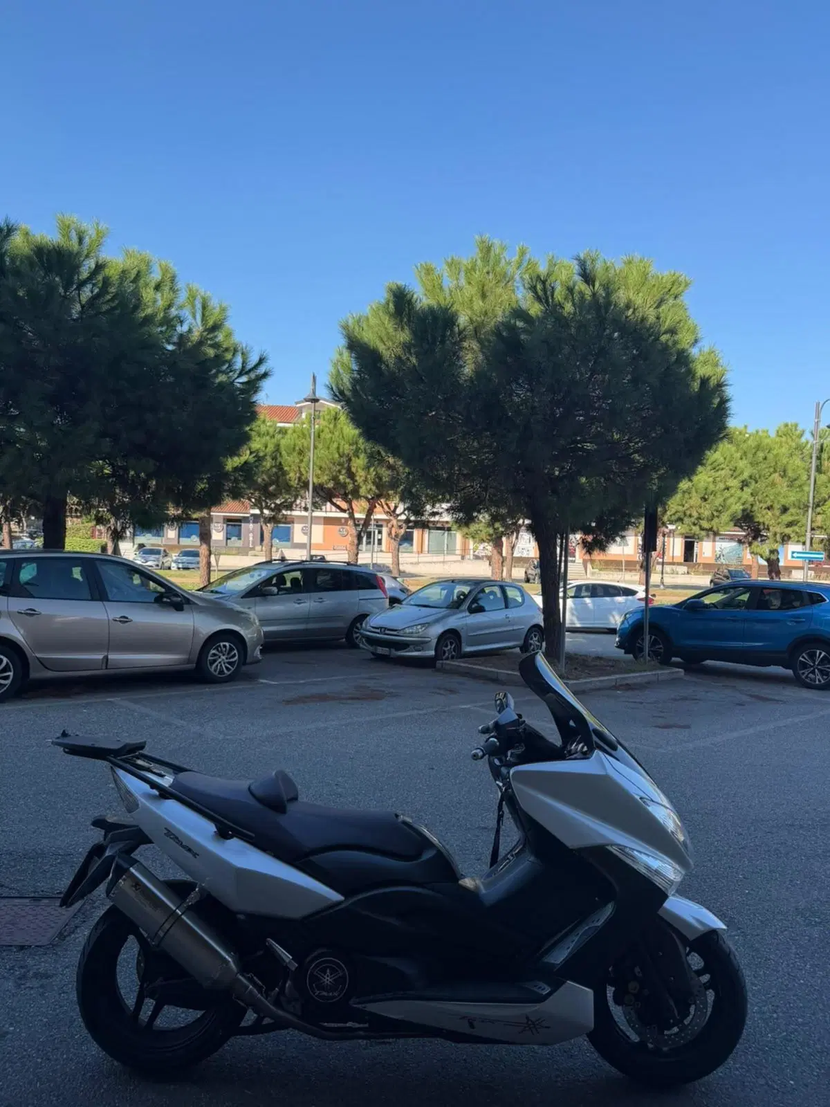 Yamaha T-Max 500 White Max (2010 - 11) (2)