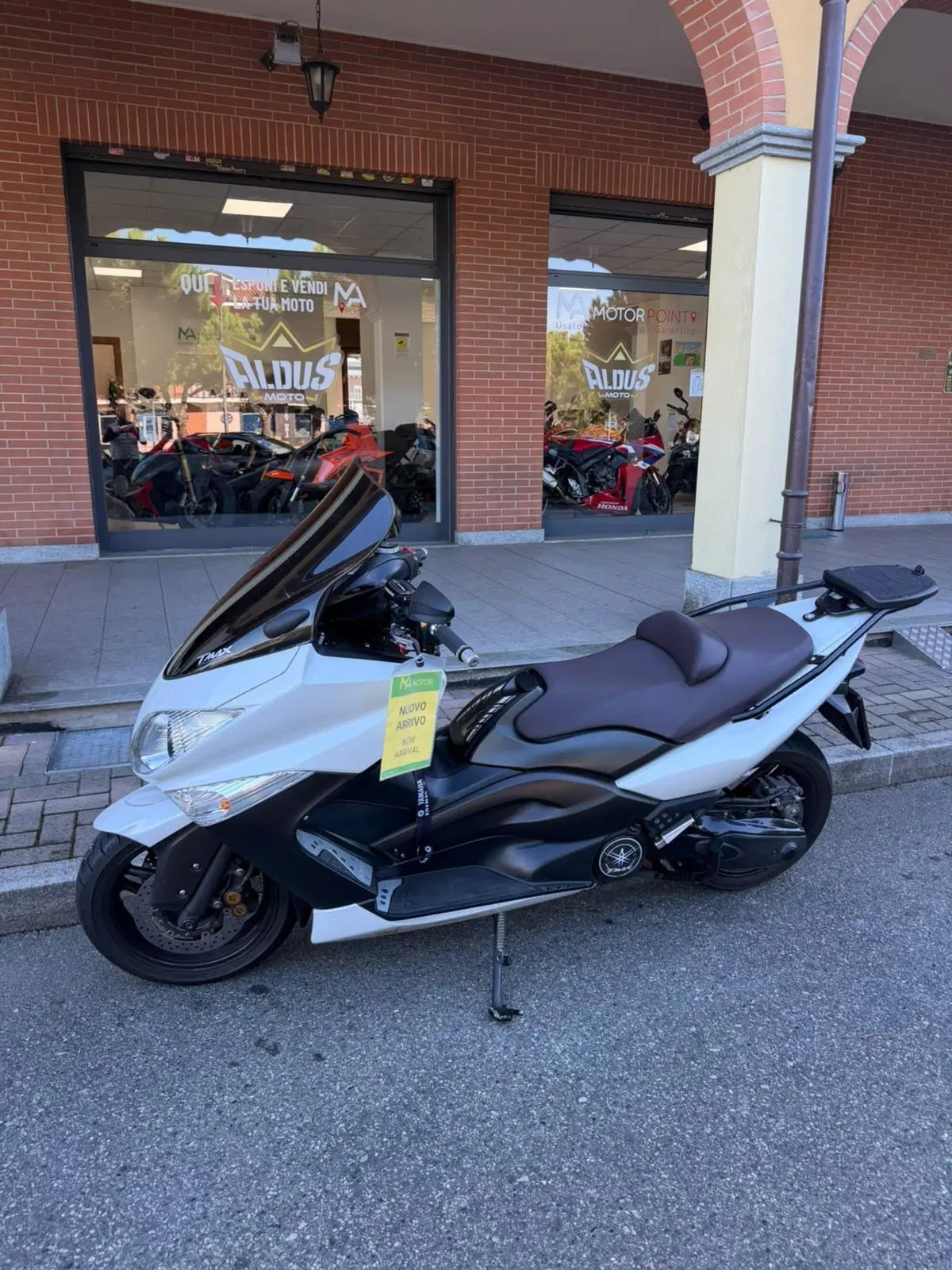 Yamaha T-Max 500 White Max (2010 - 11) (3)