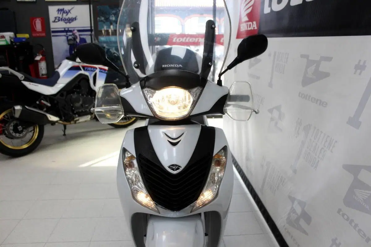 Honda SH 150i (2009 - 12) (4)