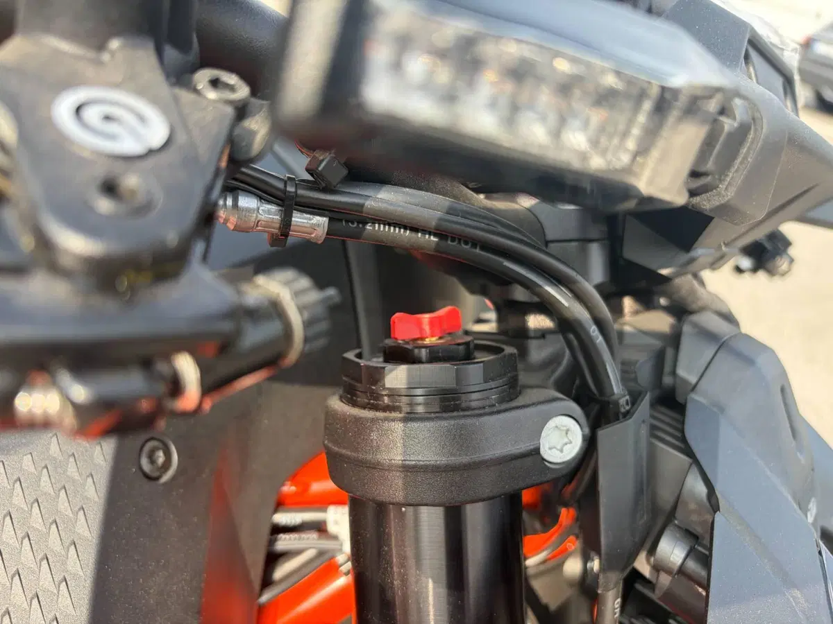 KTM 1390 Super Duke R (2024 - 26) (13)