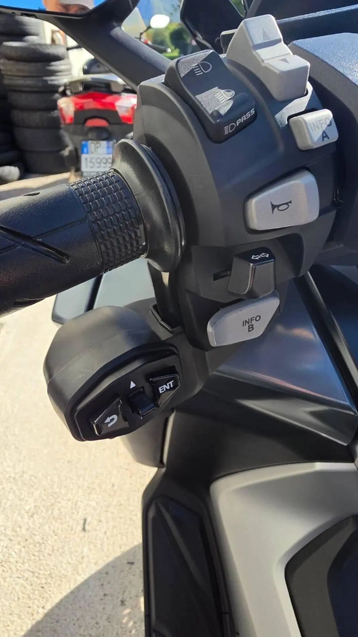 Honda Forza 350 Deluxe (2022 - 24) (12)