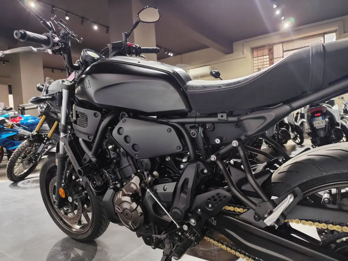 Yamaha XSR 700 (2021) (6)