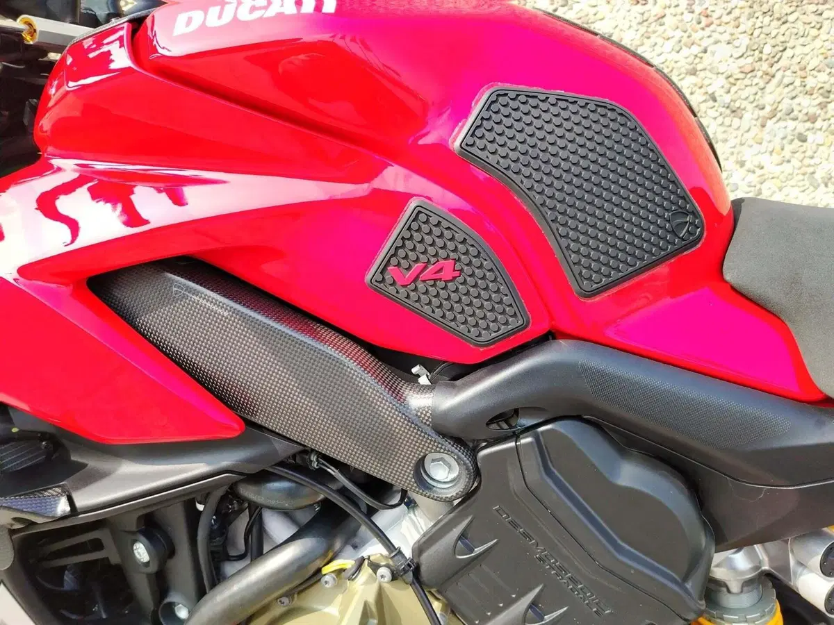 Ducati Streetfighter V4 1100 S (2021 - 22) (19)