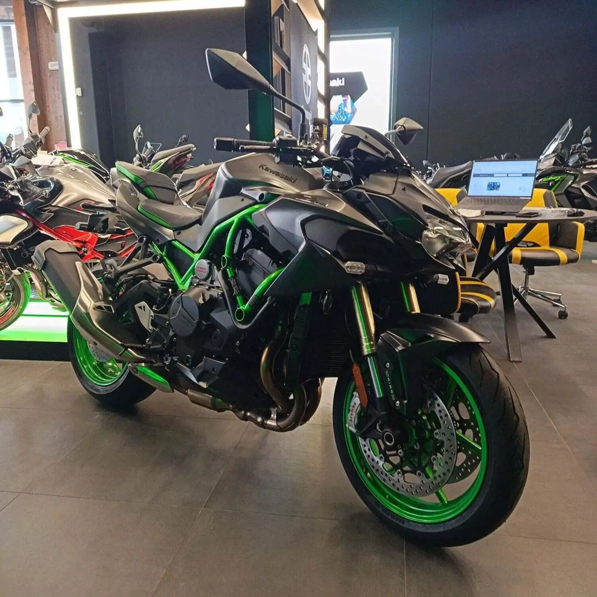 Kawasaki Z H2 SE (2025 - 27) (6)