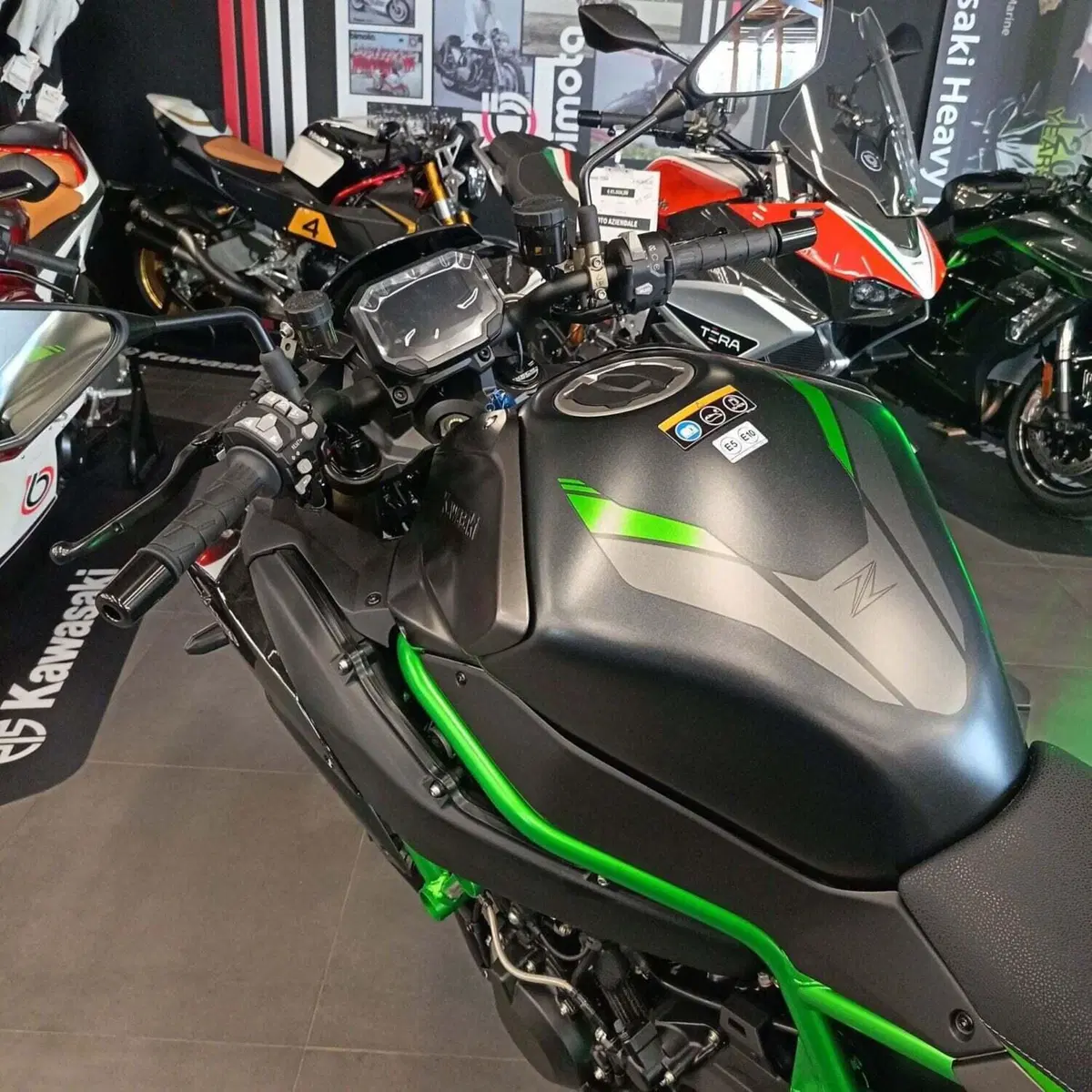 Kawasaki Z H2 SE (2025 - 27) (10)