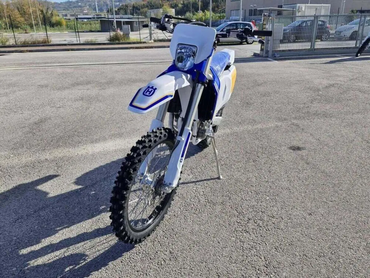 Husqvarna FE 250 (2025) (8)
