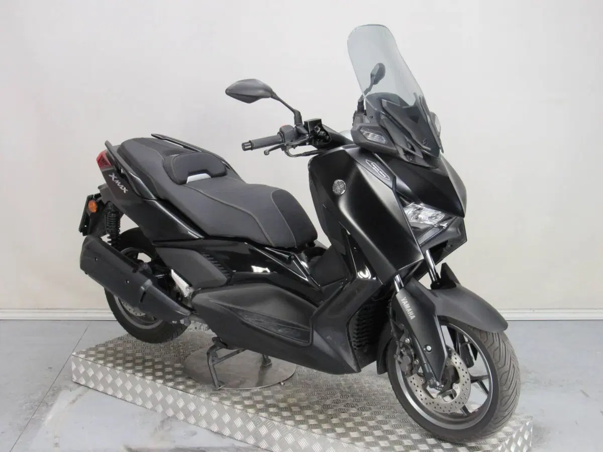 Yamaha X-Max 300 Tech Max (2021 - 24) (3)