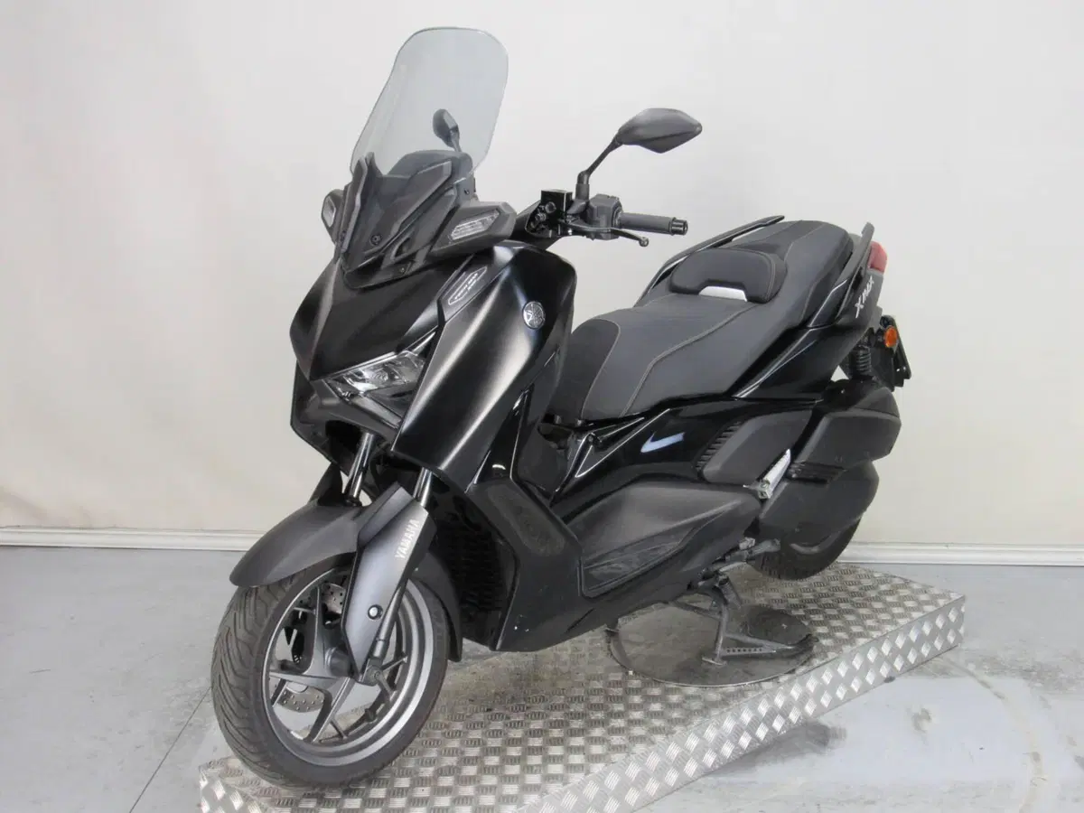 Yamaha X-Max 300 Tech Max (2021 - 24) (4)
