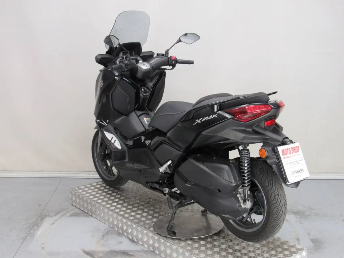 Yamaha X-Max 300 Tech Max (2021 - 24) (6)