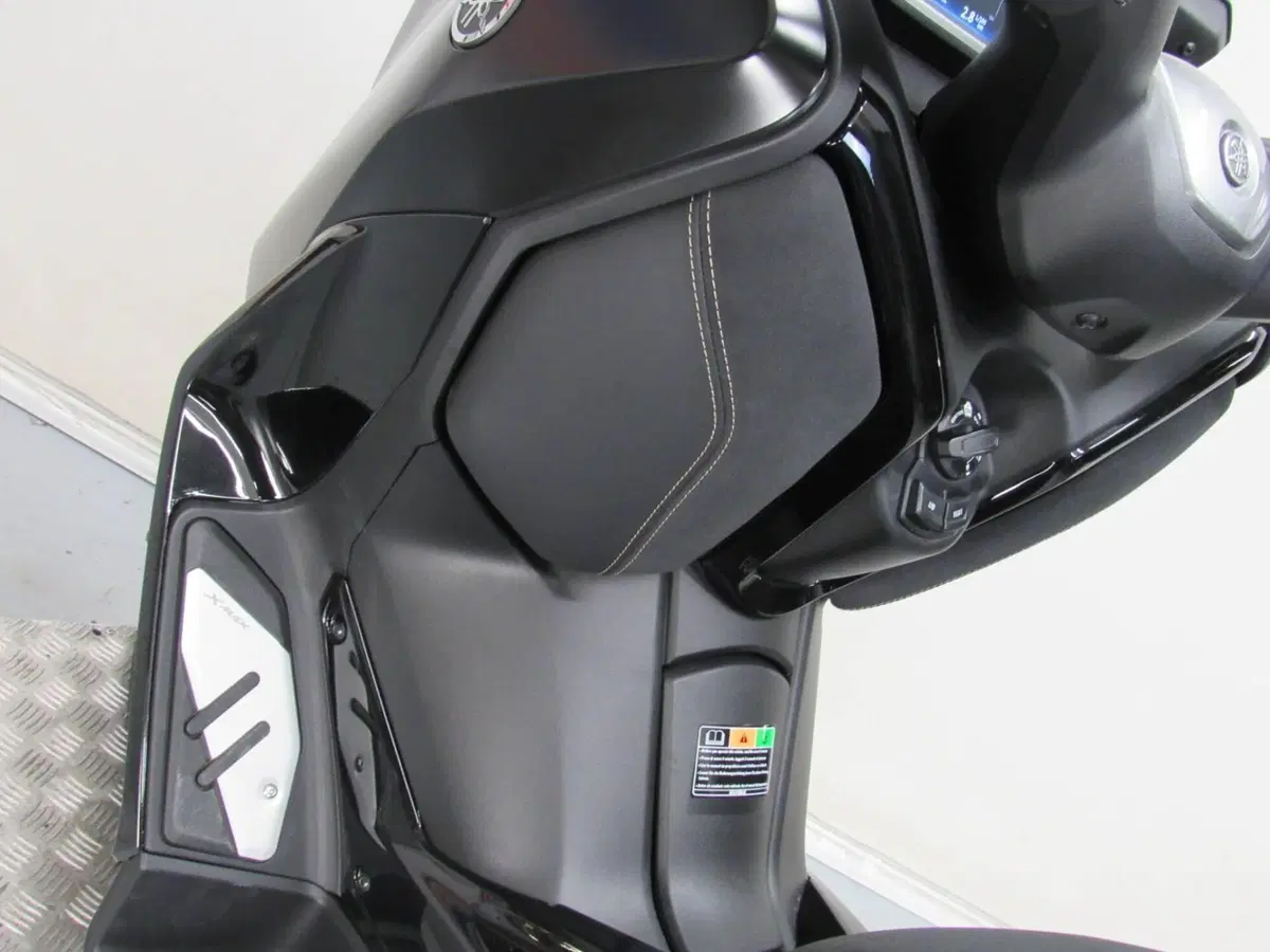 Yamaha X-Max 300 Tech Max (2021 - 24) (11)