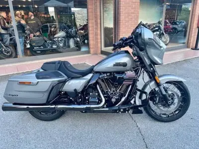 Harley-Davidson CVO Street Glide (2023) usata